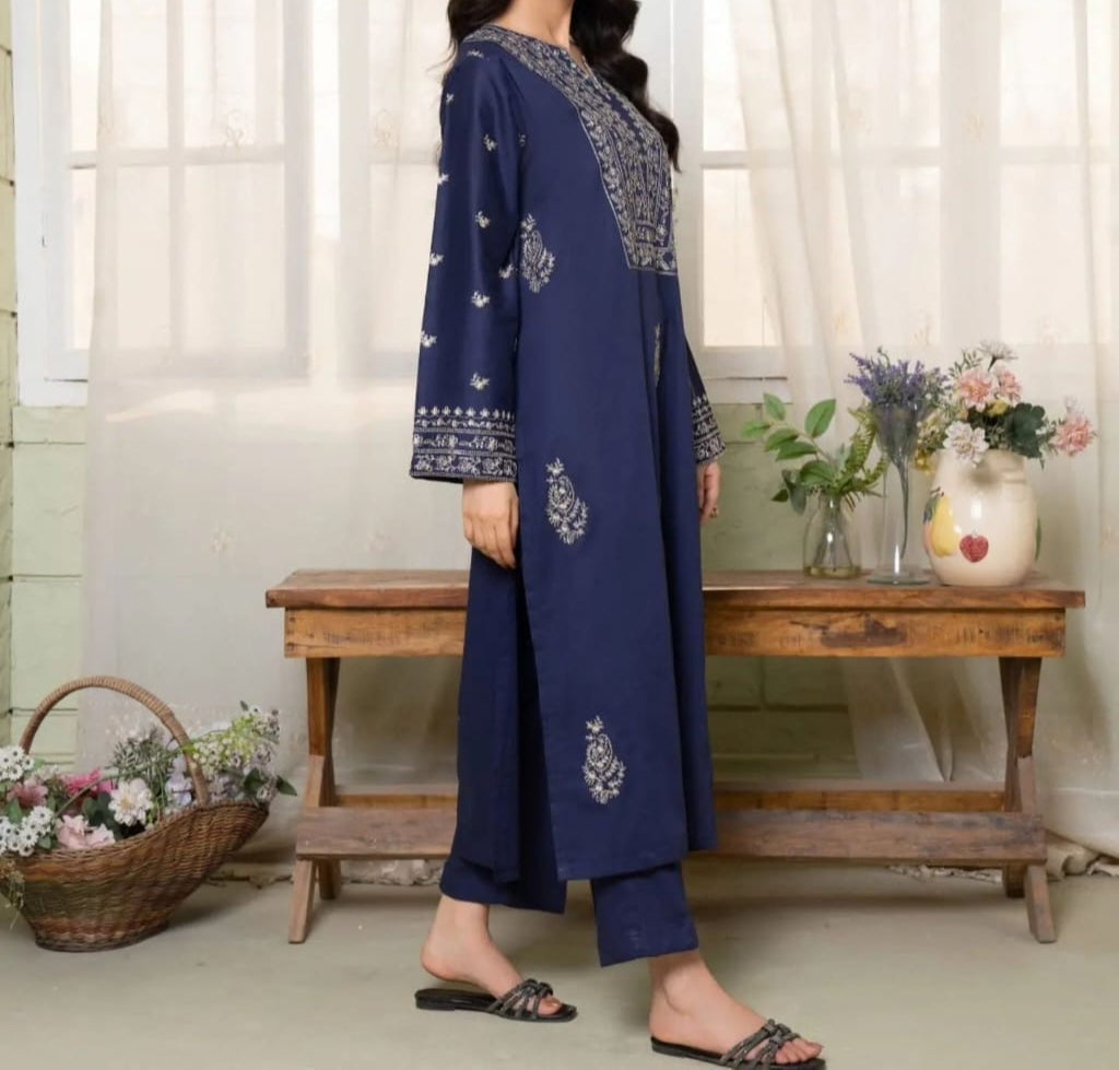 Dezal Embroidery 2pc Long Length NAFEES LIBAS