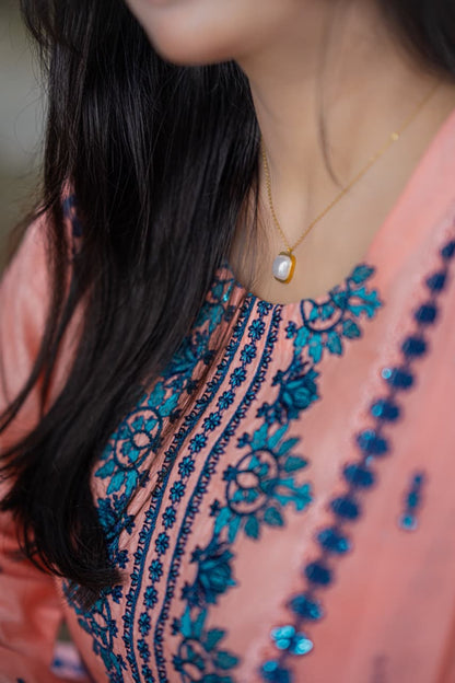 Zeenat  Lawn 3pc Embridery