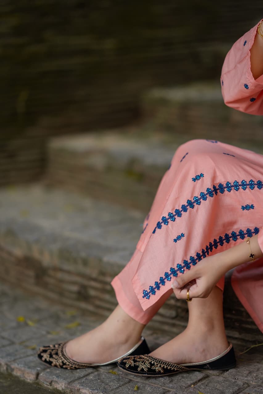 Zeenat  Lawn 3pc Embridery