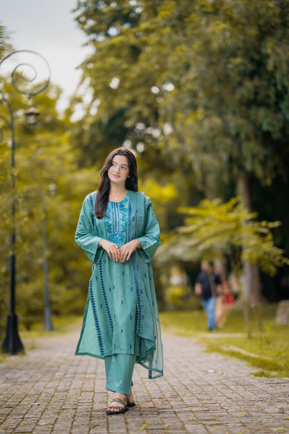 Zeenat  Lawn 3pc Embridery