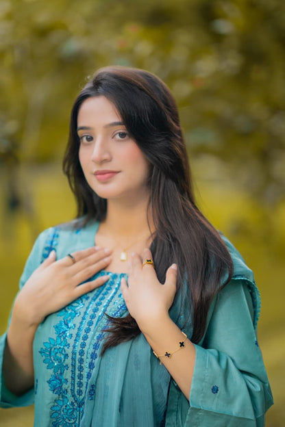 Zeenat  Lawn 3pc Embridery