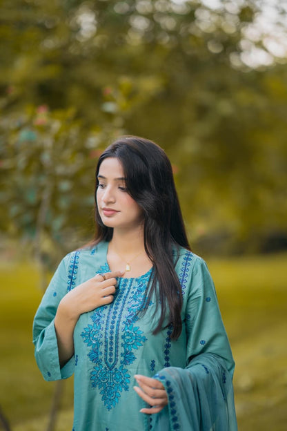 Zeenat  Lawn 3pc Embridery