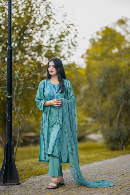 Zeenat  Lawn 3pc Embridery