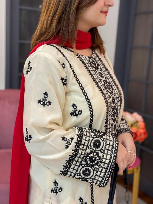TAAJ EMBROIDERY 3PC