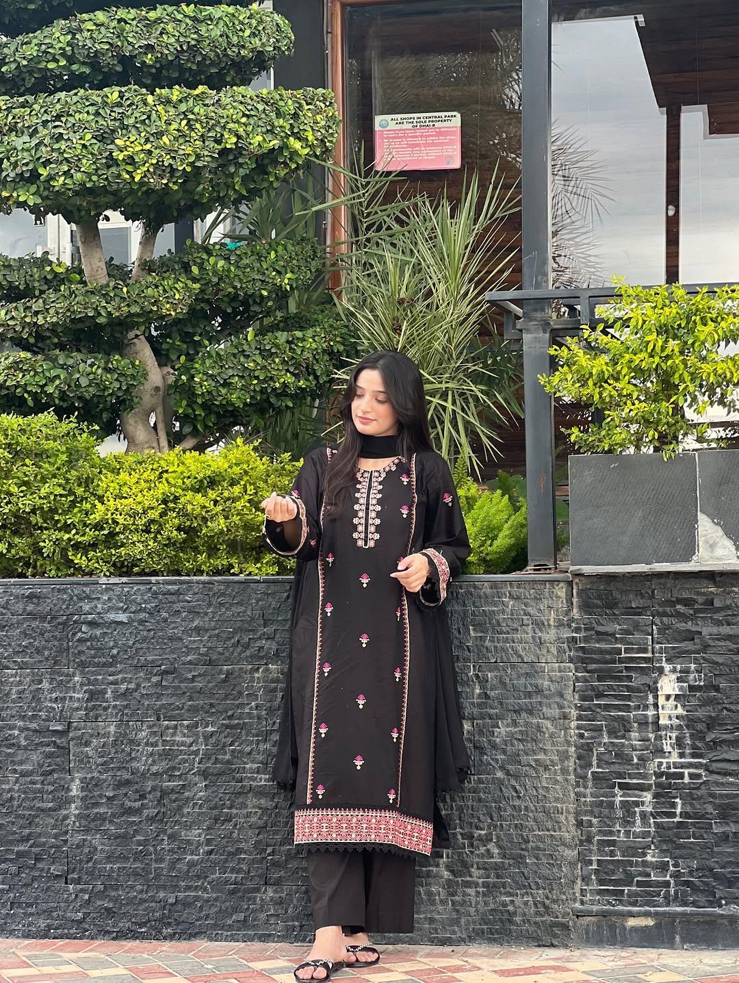ANIKA EMBROIDERY 3PC